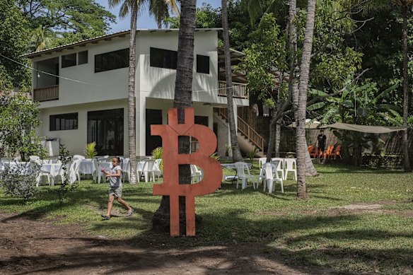 Pour les habitants de El Zonte, l'arrivée soudaine de bitcoins étrangers a été une bénédiction et une malédiction.