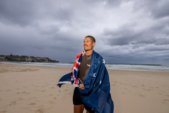 William Goodge à Bondi Beach après avoir terminé sa course record.