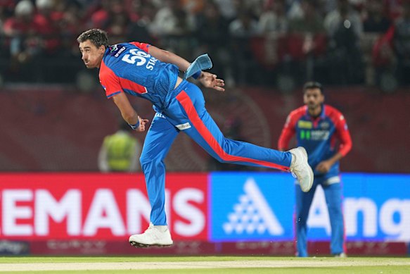 L'Australie Mitchell Starc en action dans l'IPL.
