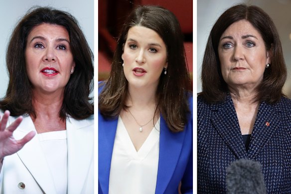 Jane Hume (à gauche), Claire Chandler et Sarah Henderson ont toutes été jetées de Cabinet Shadow.