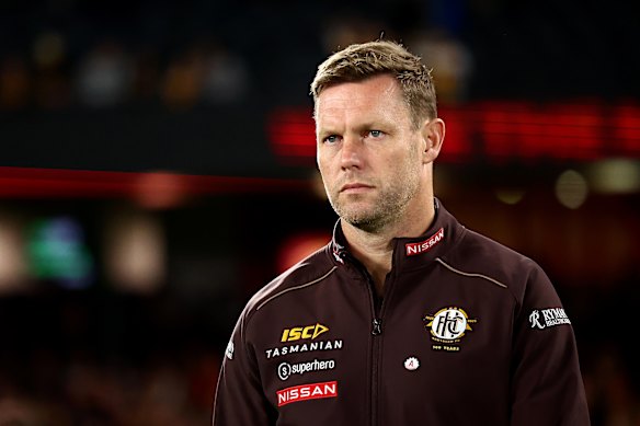 Bon à grand: Sam Mitchell et ses Hawks ont été laissés en train de se précipiter pour obtenir des réponses.