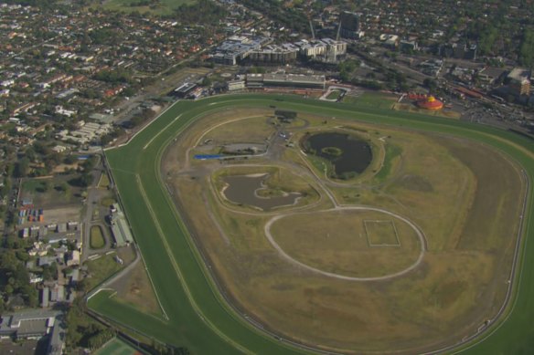 Melbourne Football Club prévoit d'utiliser deux ovales à l'intérieur de l'hippodrome de Caulfield.