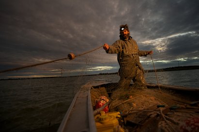 Coorong Mullet Fisherman Glen Hill, illustré sur le Coorong en 2011.