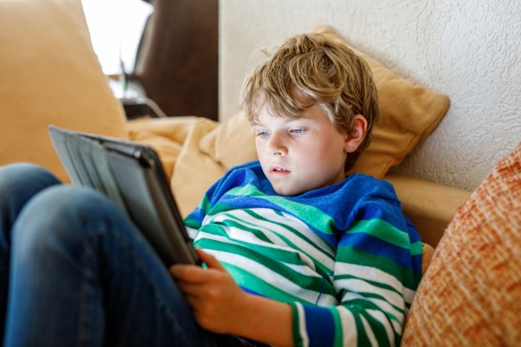 Est-il possible de contrôler ce que les enfants voient en ligne? 