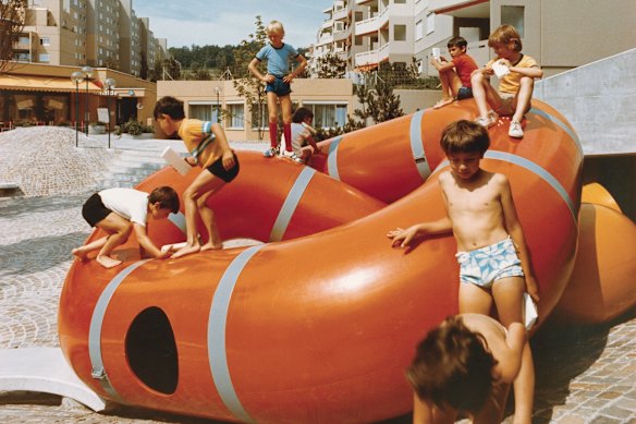 Yvan Pestalozzi, Lozziwurm Playground, 1972 (conception originale). Adliswil, Suisse, 1975.