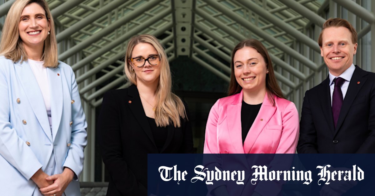 Le plus jeune sénateur d'Australie revient à l'école »