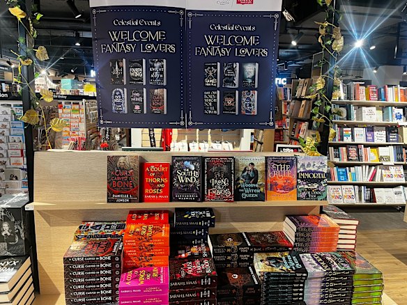 Dymocks dans Queen Street Mall présentant des livres qui pourraient plaire aux célestes.