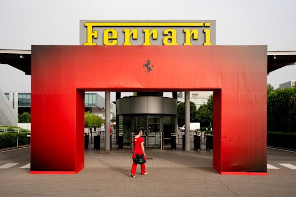 L'entrée de l'usine Ferrari à Maranello, en Italie.