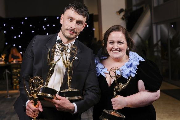 Emmy Winners: Richard Gadd a remporté l'acteur principal exceptionnel, Jessica Gunning a remporté l'actrice de soutien exceptionnel et Baby Rendeer a remporté la série limitée ou en anthologie exceptionnelle le mois dernier.