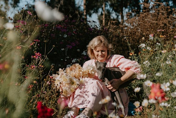 Lisa Addinsall a diversifié son entreprise de fleurs pour inclure des cours d'art.