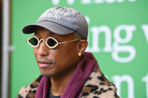 Pharrell Williams lance sa gamme de soins de la peau Humanrace à Selfridges le 25 novembre 2022 à Londres.