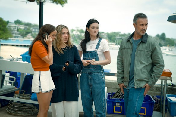 Freddie Prinze Jr, à l'extrême droite, fait son retour à la franchise dans laquelle il a joué en 1997.