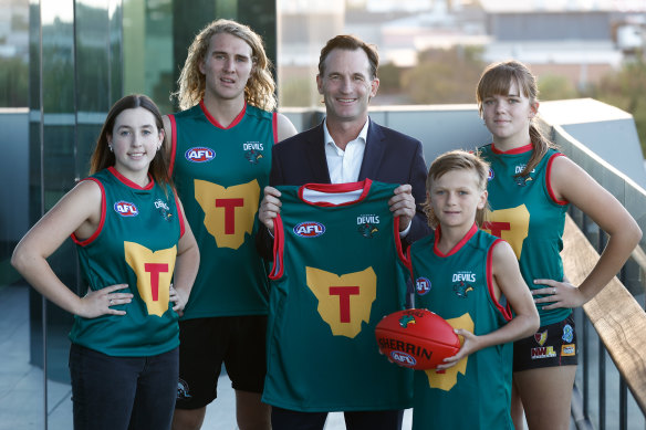 Le chef de l'AFL, Andrew Dillon, a lancé les Devils de Tasmanie en mars 2024.