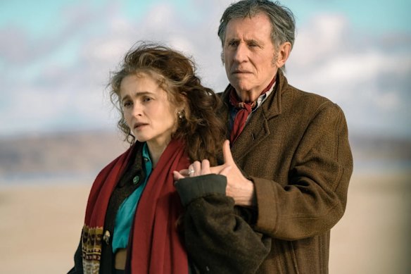 Helena Bonham Carter et Gabriel Byrne jouent les «adultes sensés» en quatre lettres d'amour.
