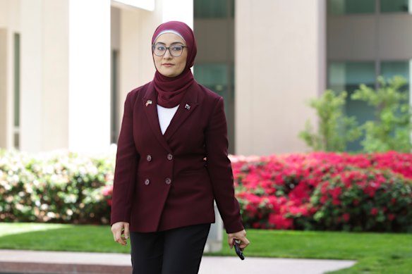 Le sénateur Fatima Payman, illustré en mai, a critiqué les Verts pour avoir reculé de sa poussée pour une enquête.