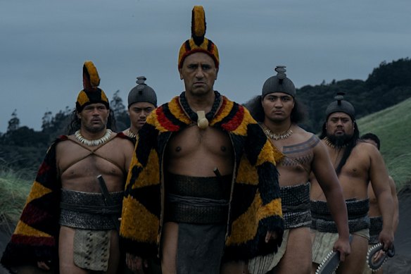Cliff Curtis en tant que chef rival Keoua en chef de la guerre.