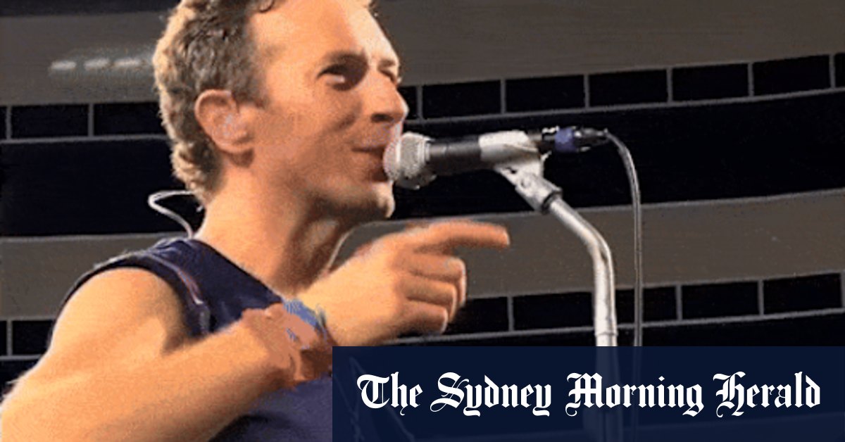 Le chanteur de Coldplay Chris Martin émet un avertissement du public après la controverse de Kisskiss-Cam