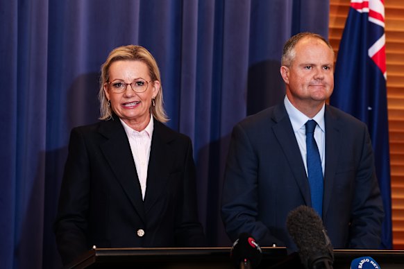 Le chef de l'opposition Sussan Ley avec son chef adjoint du Parti libéral, Ted O'Brien.