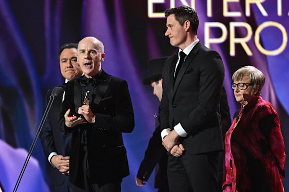 Sam Pang, Tom Gleisner et Ed Kavalee acceptent le prix Logie du meilleur programme de divertissement de comédie.