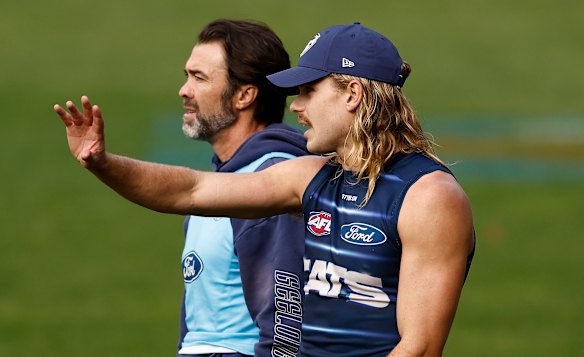 C'est là que Septembre est: l'entraîneur de Geelong Chris Scott avec son star Oballer Bailey Smith.