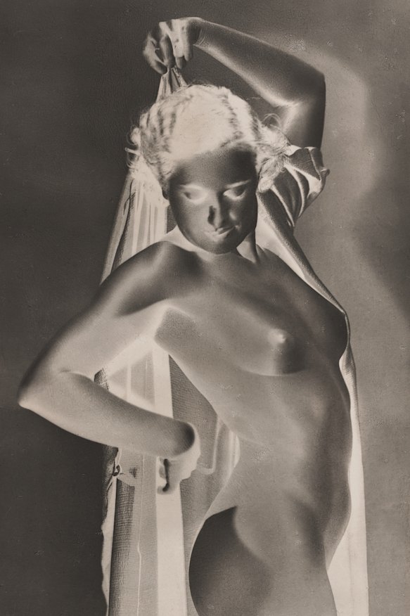 Max Dupain, nu, 1934.