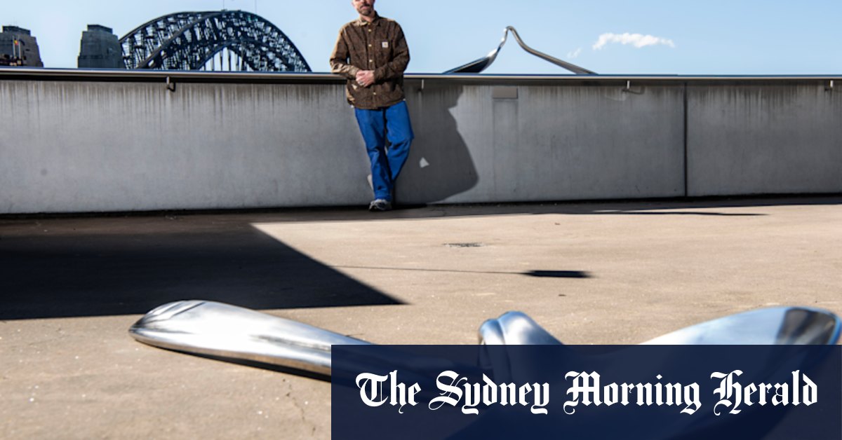 La sculpture de cuillère à café atterrit au MCA à Sydney
