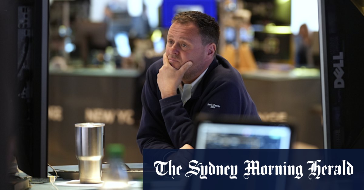 ASX se soit mis à tomber, Wall Street glisse alors que les tarifs s'installent; Trump pousse à la démission du PDG d'Intel