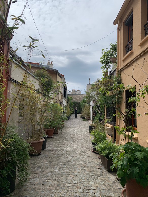 Les résidents tirent le meilleur parti de cette ruelle de Paris