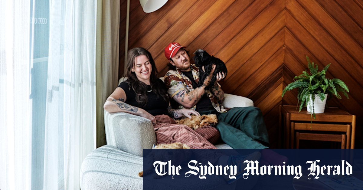 Ce chalet rétro intérieur-Sydney joue ses meilleures fonctionnalités originales