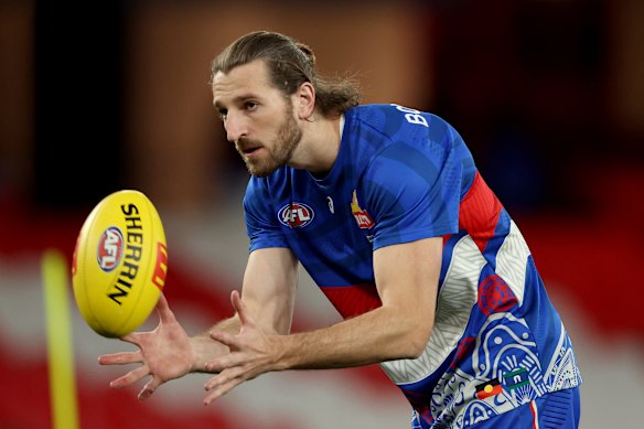 Sur le bord: Marcus Bontempelli et ses Bulldogs peuvent manquer la finale.