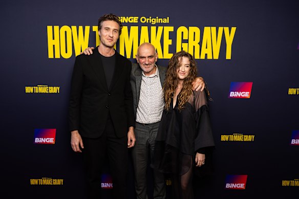Paul Kelly (au milieu) avec Meg Washington et Nick Waterman lors de la première de How to Making Gravy.