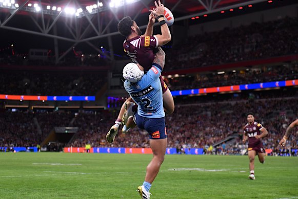 Brian To'o a été envoyé au bac de péché dans l'origine I pour s'attaquer à Xavier Coates dans les airs.