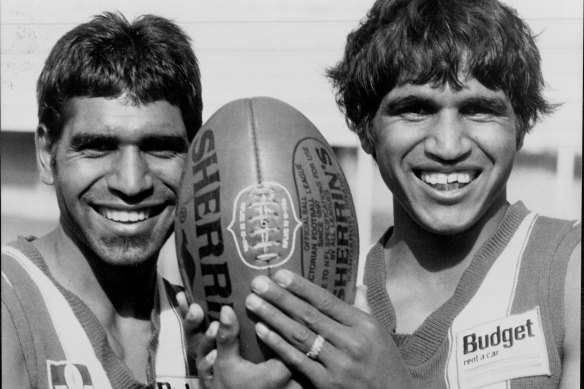 Jim et Phil Krakouer en 1982.