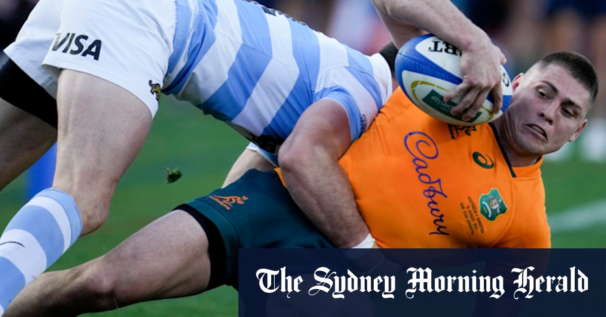 Schmidt s'en tient à des wallabies gagnants, mais la formation des accidents provoque le chaos du meneur de jeu tardif