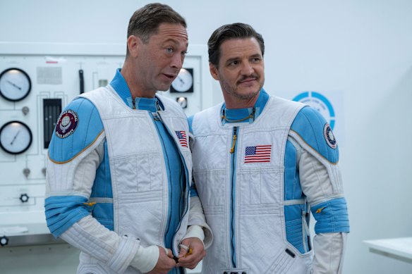 Ebon Moss-Bachrach (à gauche) et Pedro Pascal comme meilleurs amis Ben Grimm et Reed Richards.