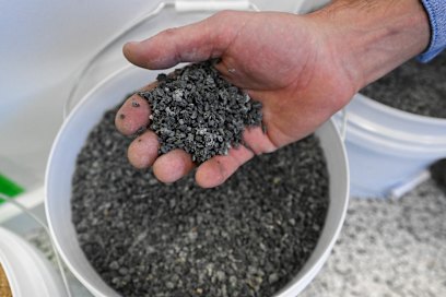 Le CRDC crée des matériaux de construction légers à partir de plastiques recyclés.