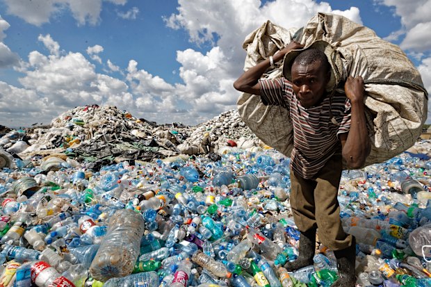 Les experts disent que nous ne pouvons pas nous recycler de la crise des plastiques que nous créons.
