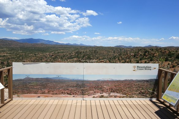 Resolution Copper estime que la mine générera 1 milliard de dollars par an pour l'économie de l'Arizona et créera des milliers d'emplois.