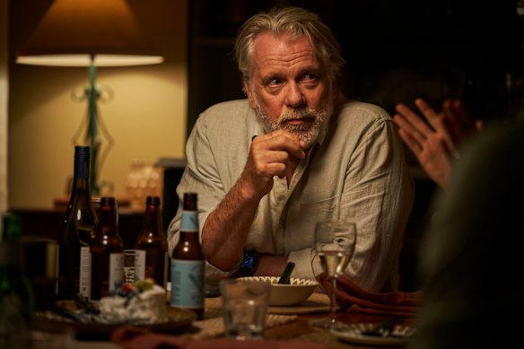 Erik Thomson comme Rory, le patriarche de la famille.