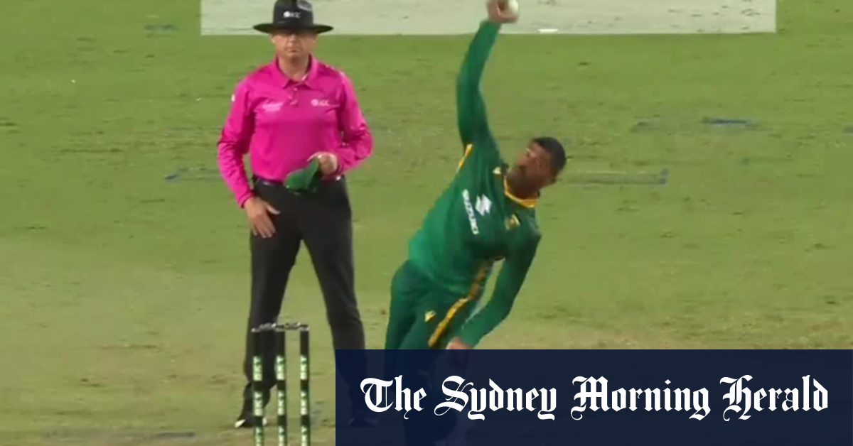 South African Spinner a signalé ses débuts suspects sur les débuts de l'ODI alors que Zampa a puni pour avoir juré