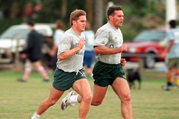 Tim Horan et Tiaan Strauss s'entraîner avec les Wallabies en 1999