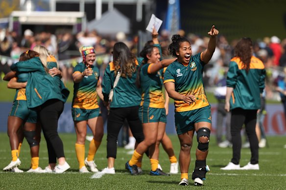Adiana Talakai d'Australie célèbre une victoire sur le Pays de Galles à la Coupe du monde de rugby 2022.