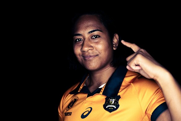 Adiana Talakai jouera pour les Wallaroos contre les Samoa à Manchester.
