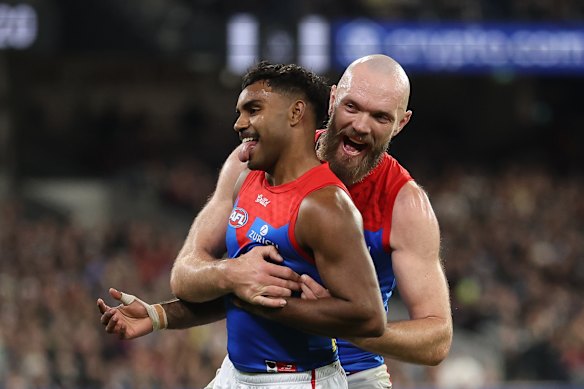 Kysaiah Pickett et Max Gawn ont brillé des lumières pour Melbourne dans une saison décevante 2025.