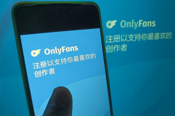 La société, qui permet aux créateurs de contenu d'offrir du matériel d'abonnement directement à leurs fans, explore une vente à une évaluation potentielle de 8 milliards de dollars.