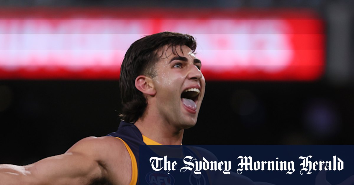 Les joueurs de chaque équipe dans une course pour être prêt