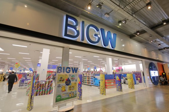 La sous-performance de Big W a pesé sur les résultats de Woolworths.