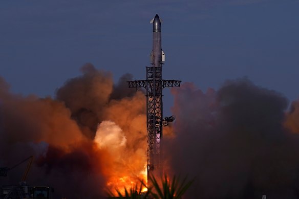 Le Mega Rocket Starship de SpaceX fait un vol d'essai depuis Starbase, Texas, le 26 août.