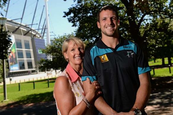 Travis Boak et sa maman, Chicki.
