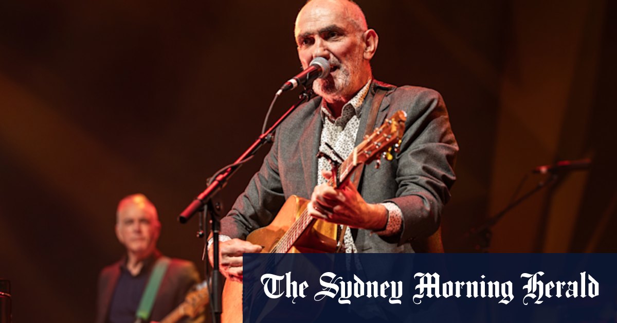 Paul Kelly; Camila Cabello; Quand la nuit vient examiner